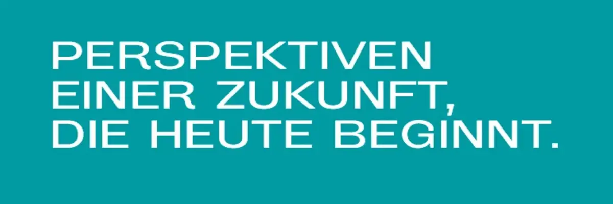 Ein Plakat in blau mit Schrift.