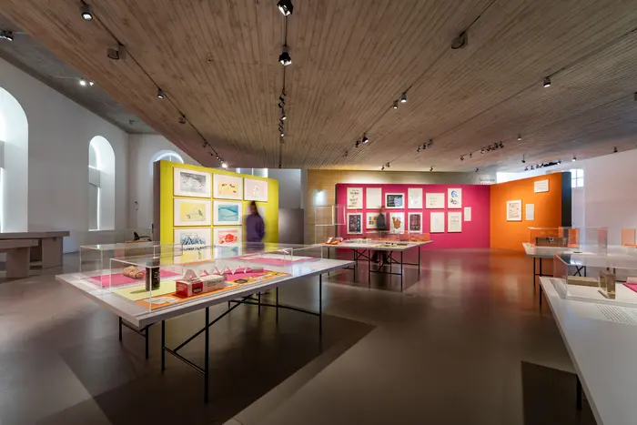 Ausstellungsansicht „Fluxuriös! Kunst und Anti-Kunst der 1960er bis 1990er Jahre“