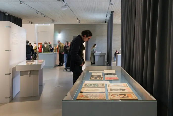 Ausstellungsansicht "Moderne Zeiten. Der amerikanische Traum und die Avantgarden der 1920er Jahre"