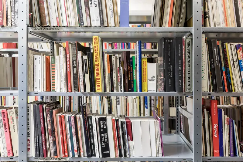Bücherregal