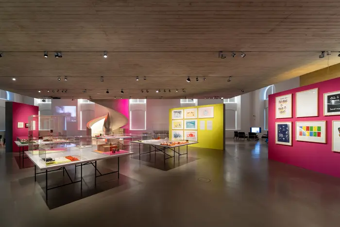 Ausstellungsansicht „Fluxuriös! Kunst und Anti-Kunst der 1960er bis 1990er Jahre“