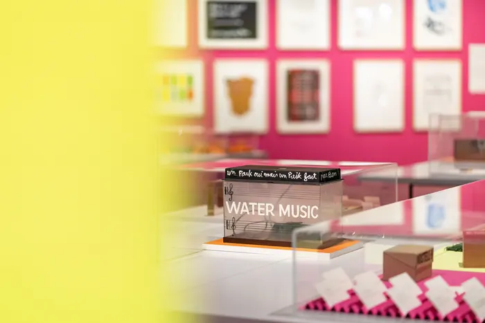 Ausstellungsansicht „Fluxuriös! Kunst und Anti-Kunst der 1960er bis 1990er Jahre“