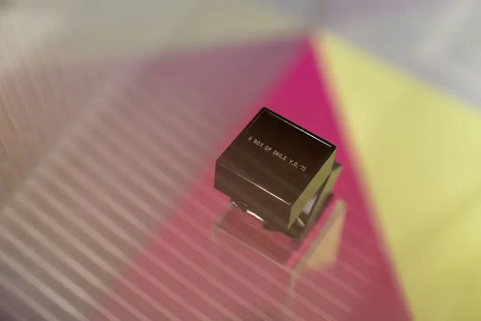 Ausstellungsansicht „Fluxuriös! Kunst und Anti-Kunst der 1960er bis 1990er Jahre“