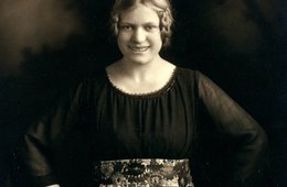 Bertha Senestréy, 1923 historisches Porträtfoto von der Designerin Bertha Senestréy