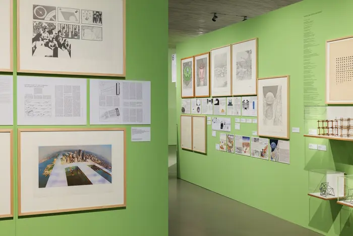 Ausstellungsansicht "Welten bauen. Visionäre Architektur im 20. Jahrhundert"