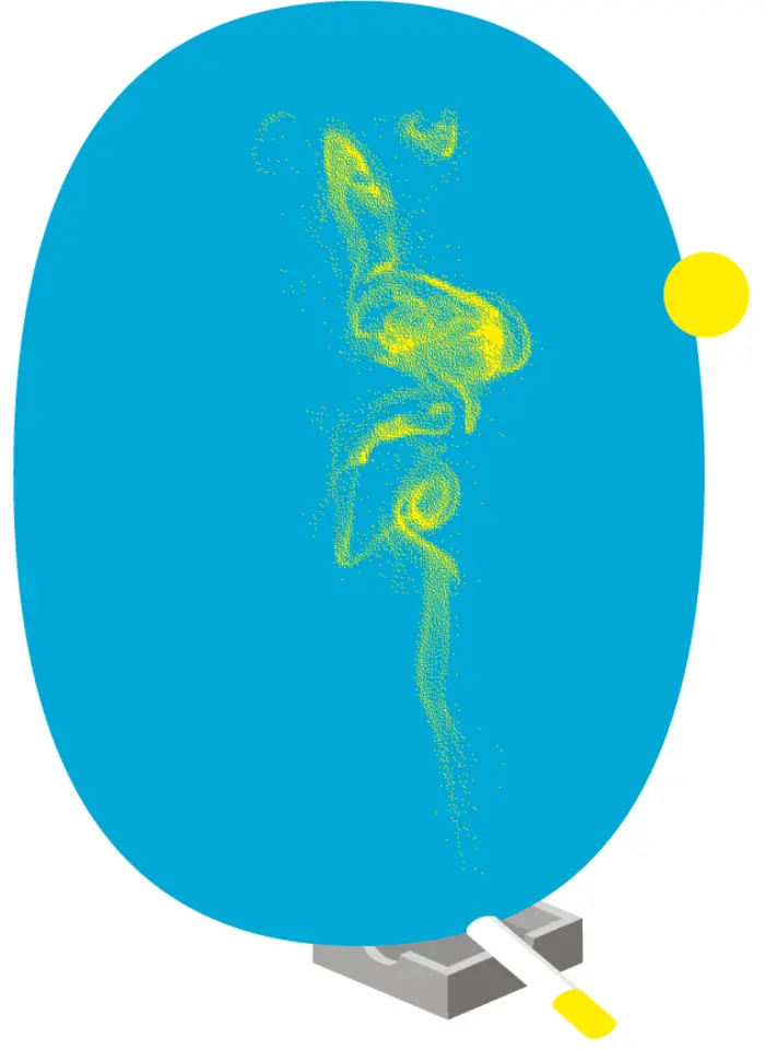 Eine Zigarette dampft auf einem Aschenbecher. Der Dampf ist gelb, im Hintergrund ist der blaue Himmel und die Sonne zu sehen. 