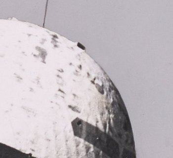 Buckminster Fuller beim Marine Corps Helikopterlift einer Geodätischen Kuppel, Orphan&#039;s Hill, North Carolina, USA, 1954